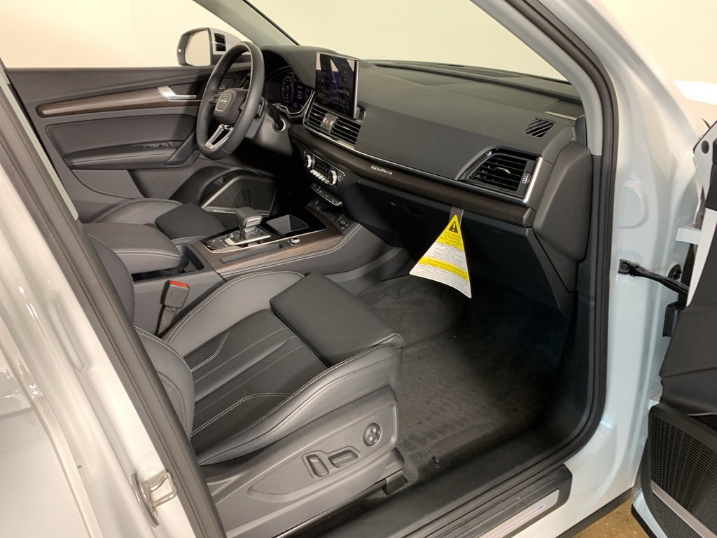 Used 2024 Audi Q5 e Premium Plus image 23