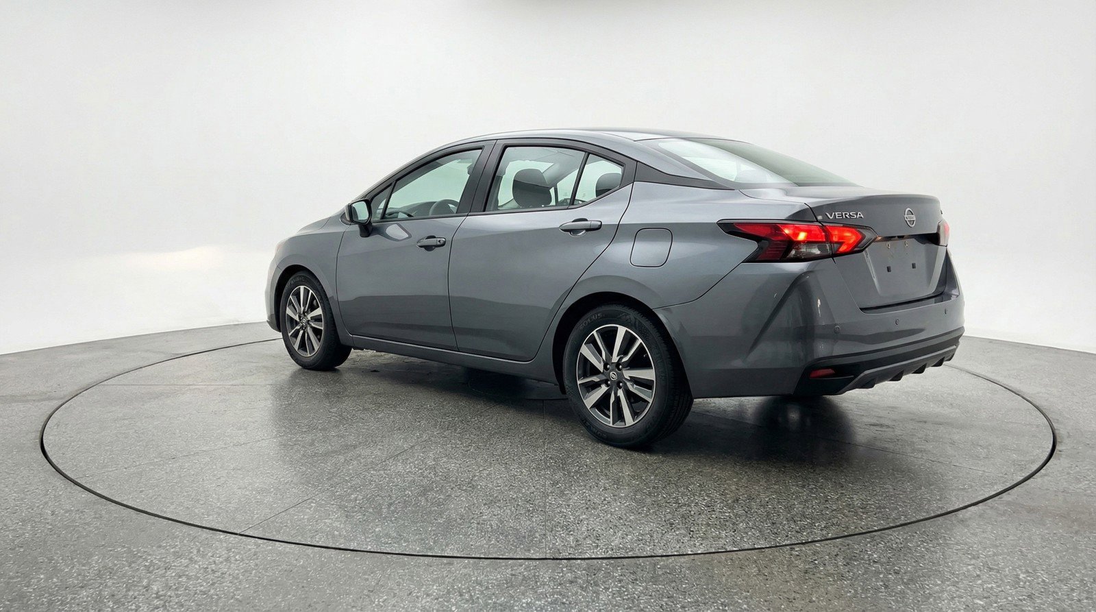 Used 2025 Nissan Versa SV image 6