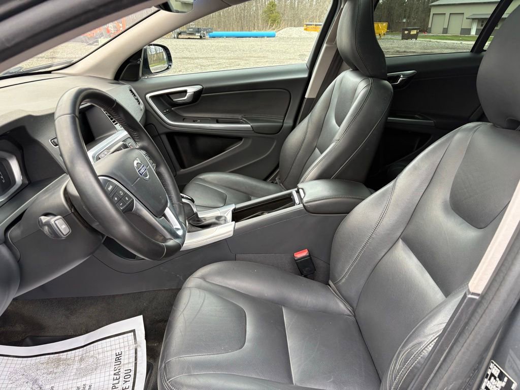 Used 2017 Volvo V60 T5 Cross Country w/ Convenience Package image 10