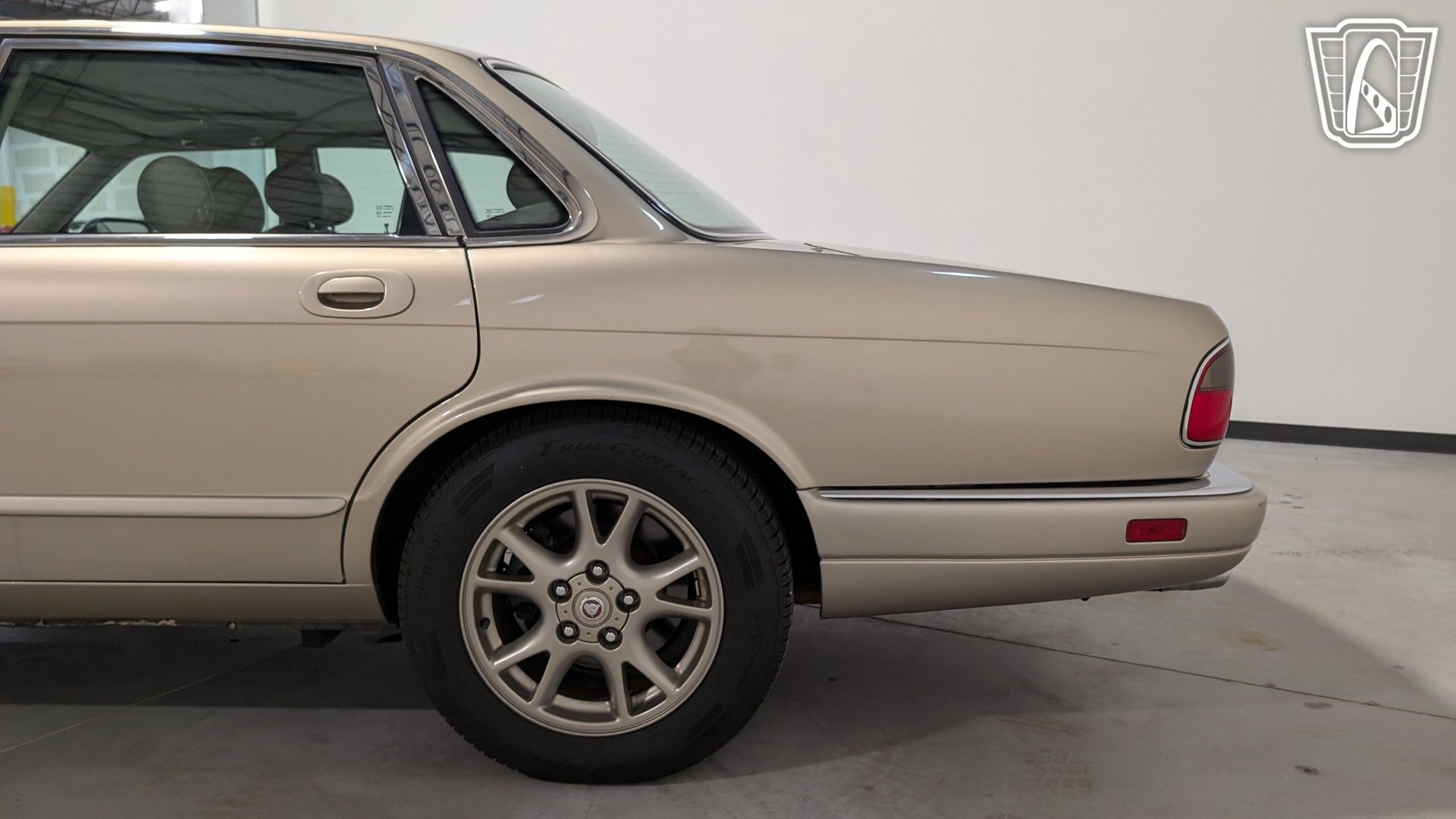 Used 1996 Jaguar XJ6 RWD image 32