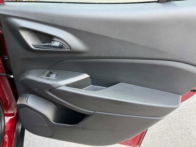 Used 2025 Chevrolet Trax LS FWD image 21