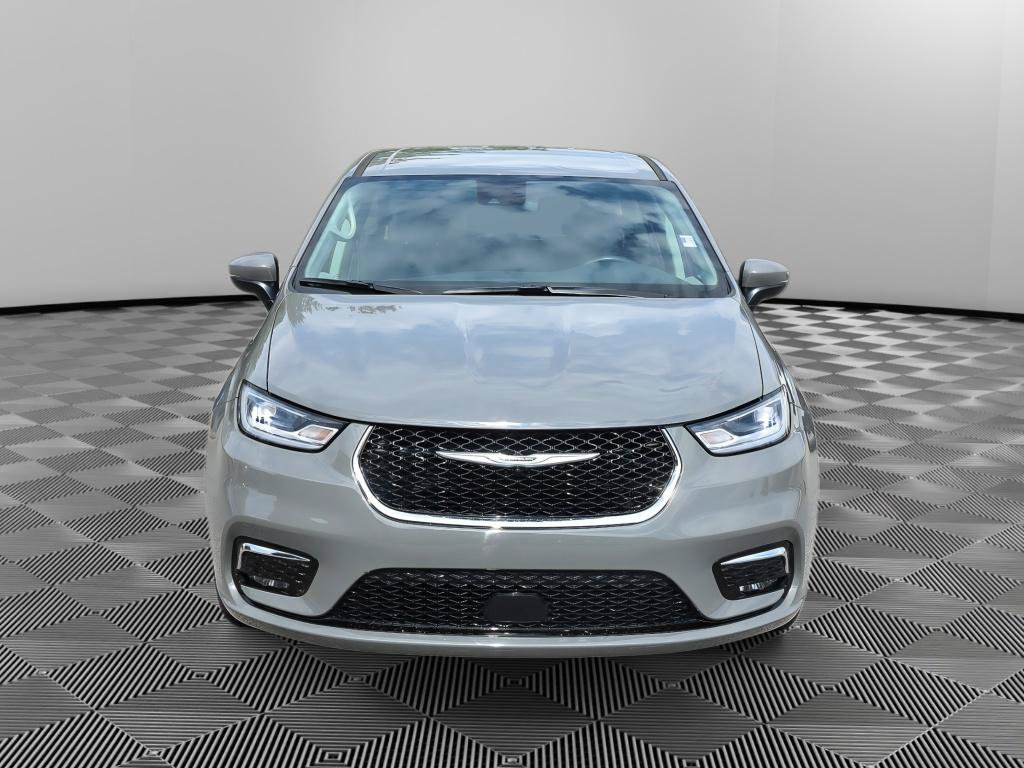Used 2023 Chrysler Pacifica Touring-L AWD/4WD image 11