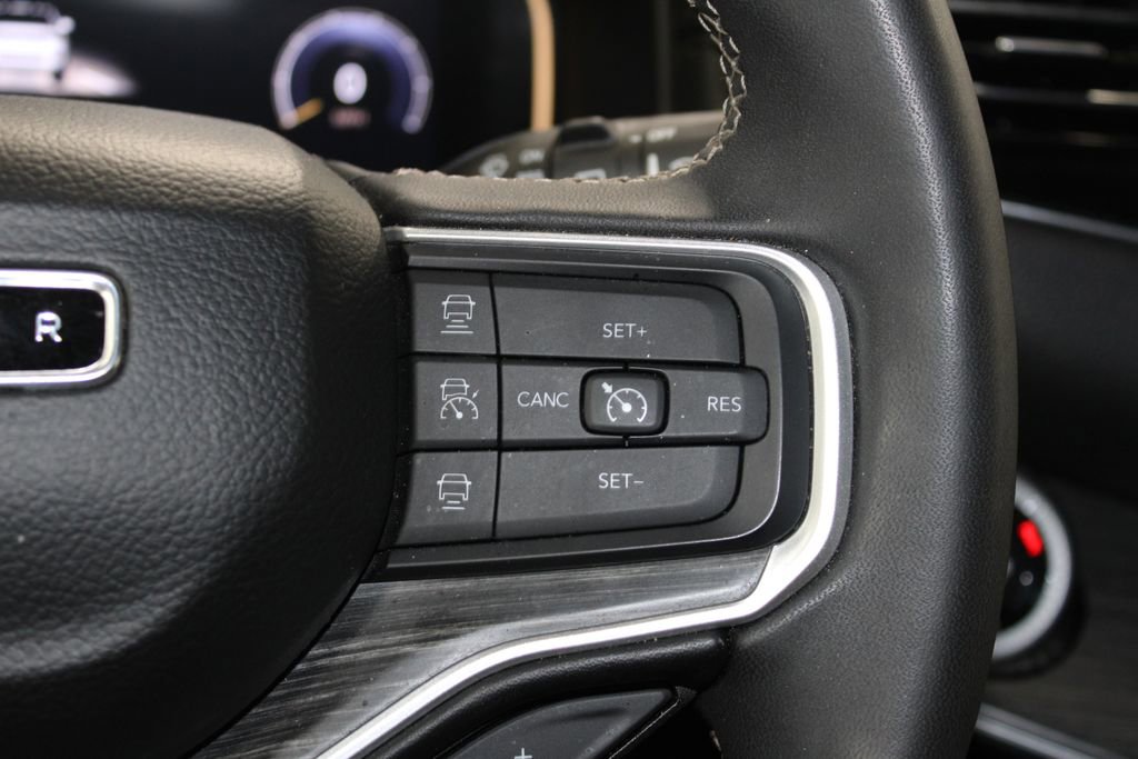 Used 2023 Jeep Wagoneer L Series II image 37