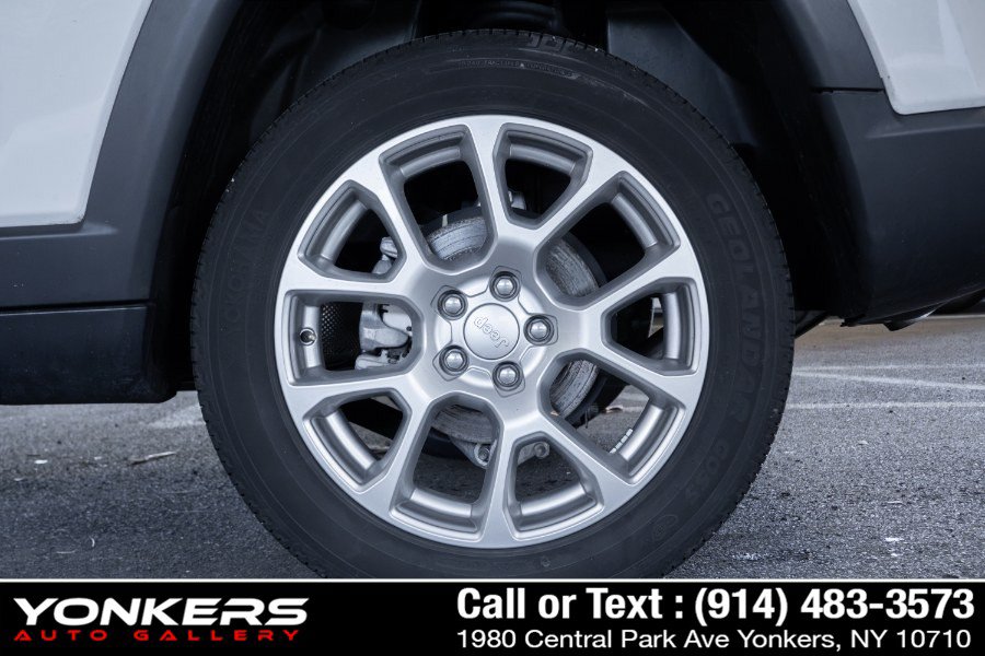 Used 2023 Jeep Compass Latitude w/ Sun and Sound Group AWD/4WD image 46