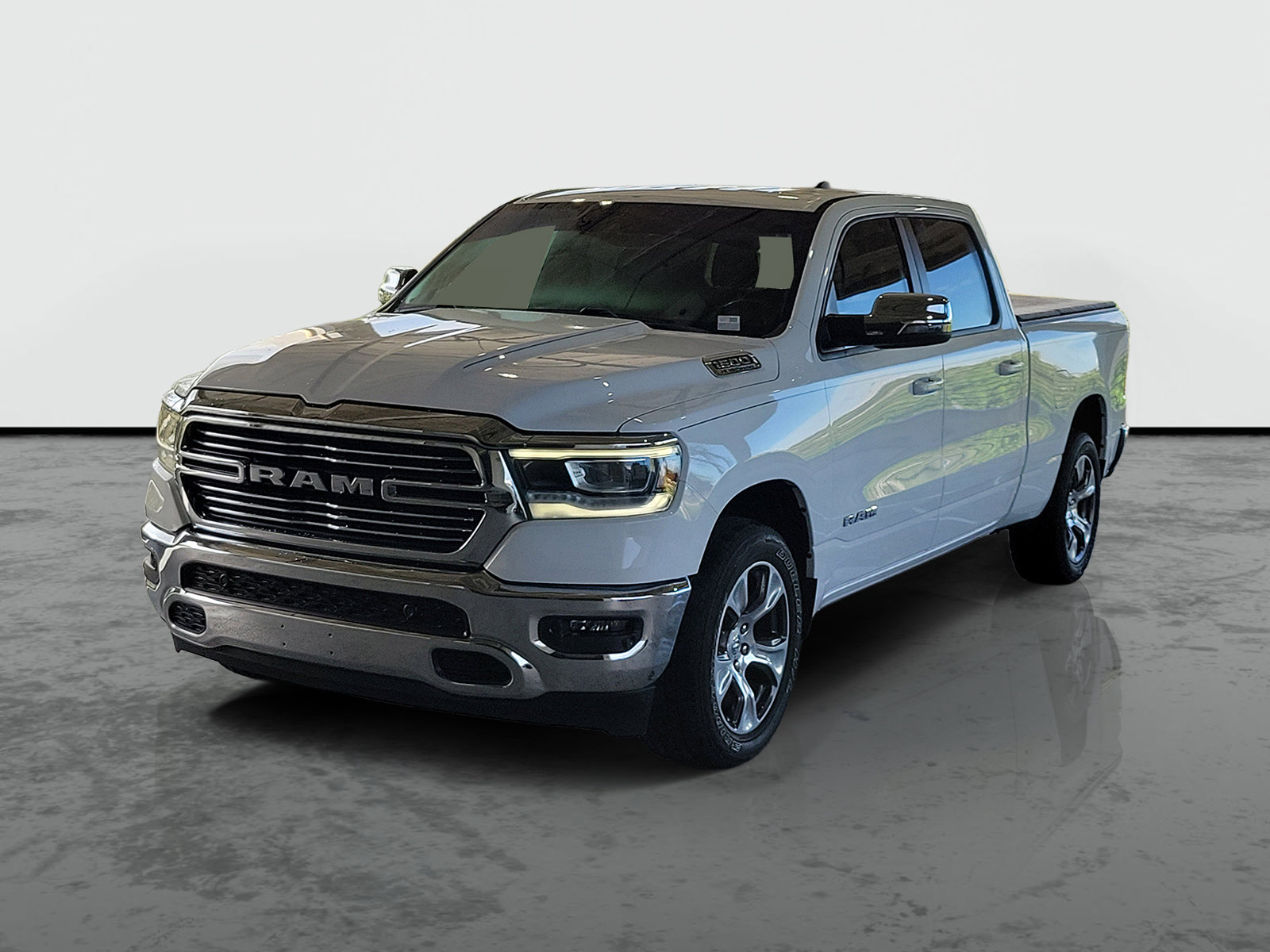 Used 2023 RAM 1500 Laramie AWD/4WD image 4
