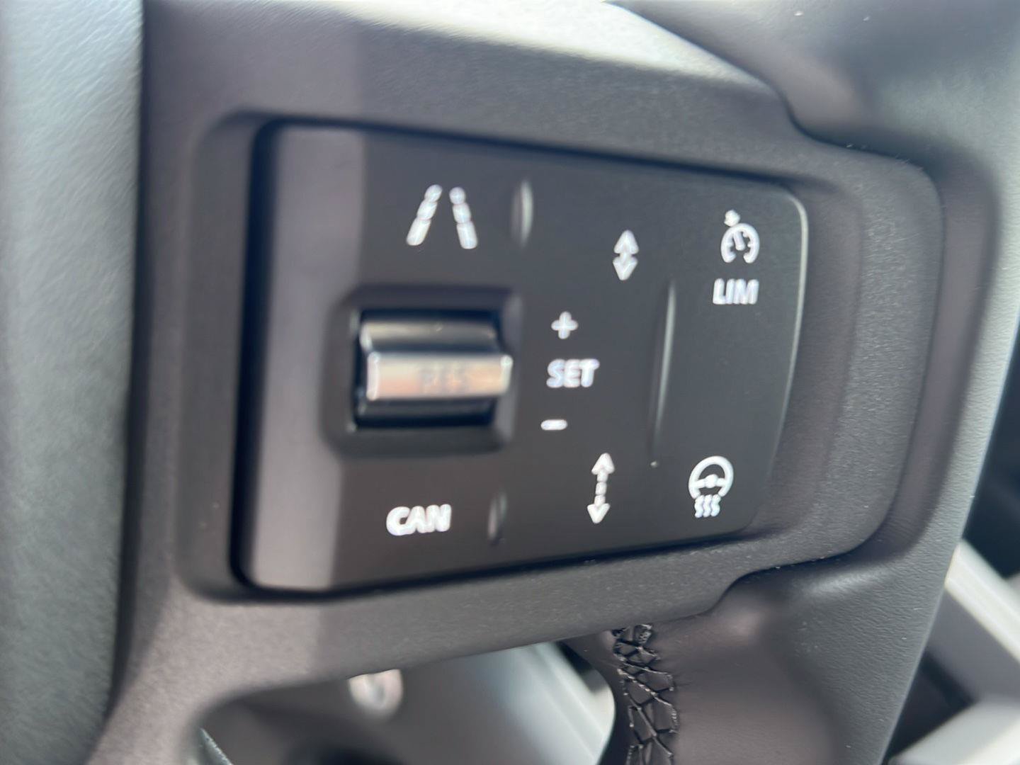 New 2026 Land Rover Defender 110 X-Dynamic SE AWD/4WD image 12