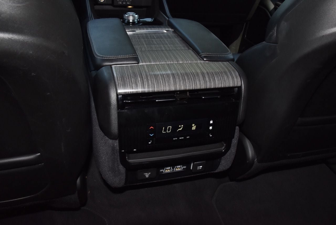 Used 2024 Jeep Wagoneer Series II w/ Flexible Seating Group RWD image 19