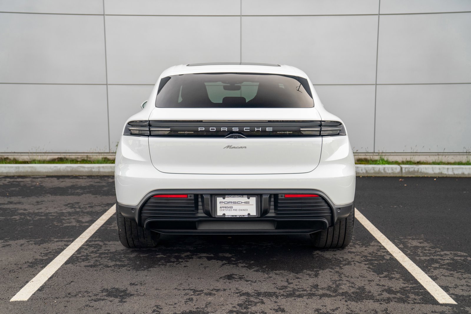 Certified 2025 Porsche Macan Electric image 7