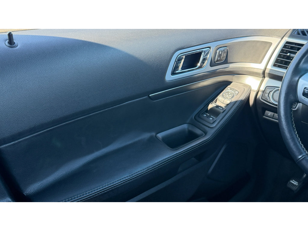 Used 2015 Ford Explorer Sport w/ Equipment Group 401A AWD/4WD image 17