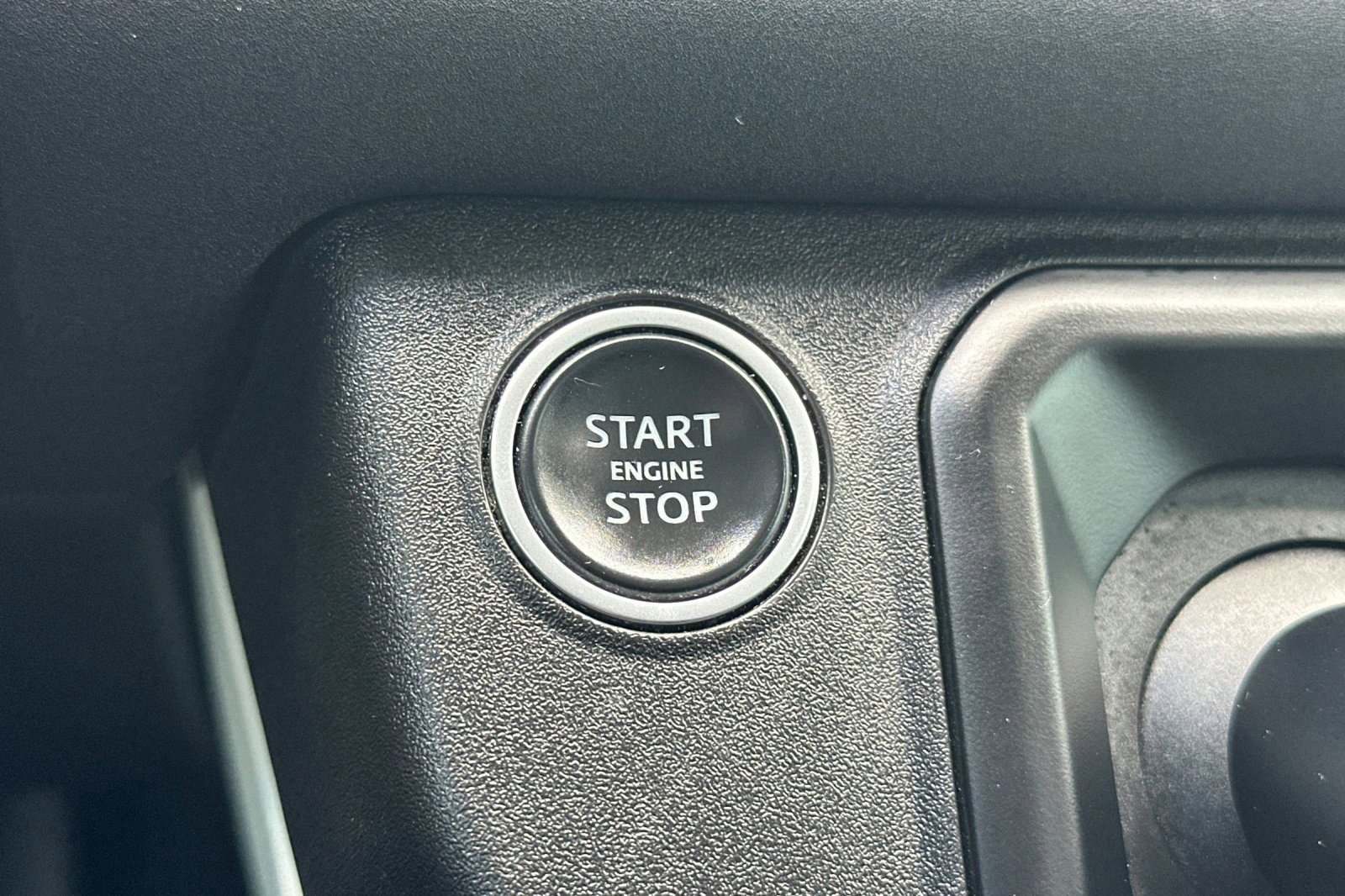 Used 2020 Land Rover Defender 110 SE image 35