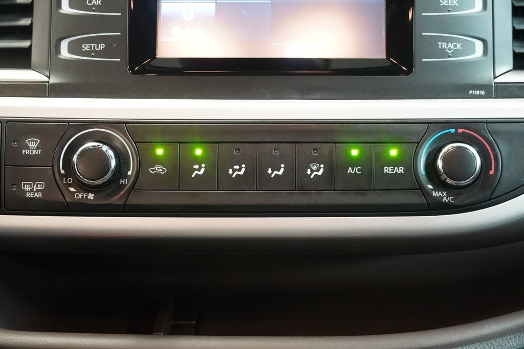 Used 2019 Toyota Highlander LE AWD/4WD image 20