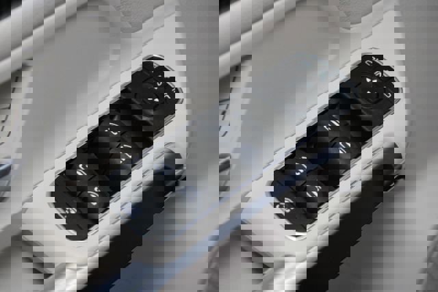 Used 2021 Mercedes-Benz GLB 250 4MATIC w/ Premium Package image 11