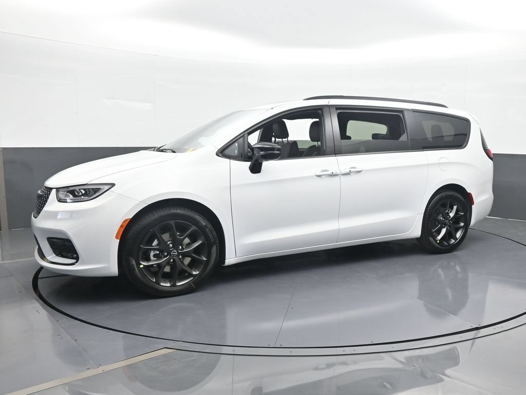 New 2026 Chrysler Pacifica Limited w/ S Appearance Package FWD image 2