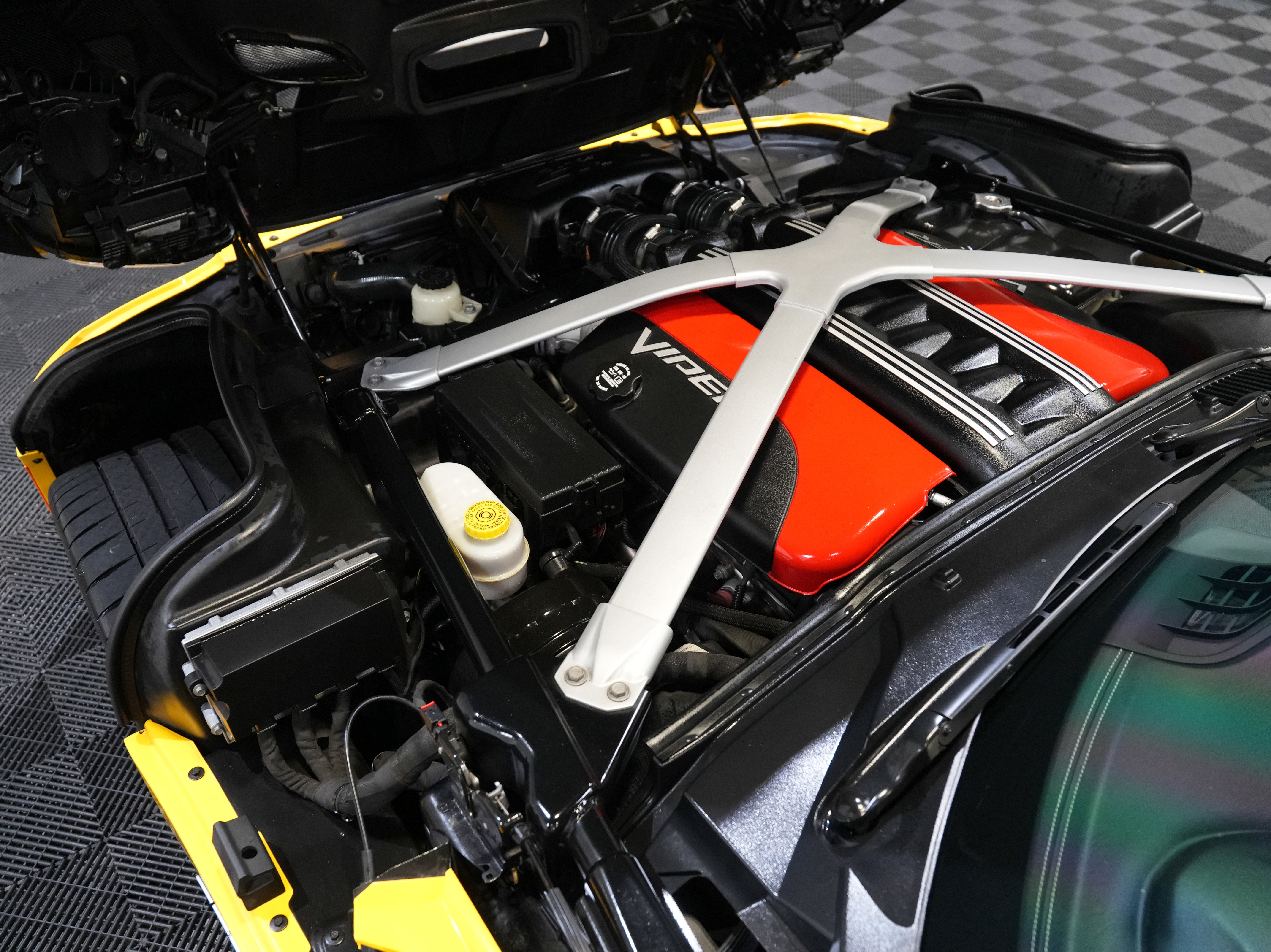 Used 2013 SRT Viper GTS w/ GTS Laguna Interior Pkg image 45