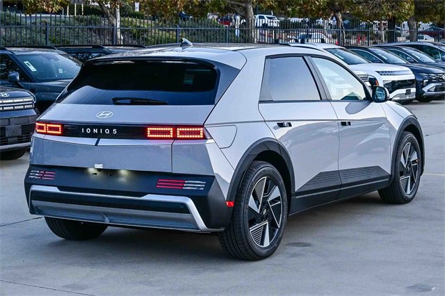 New 2026 Hyundai Ioniq 5 SE image 4