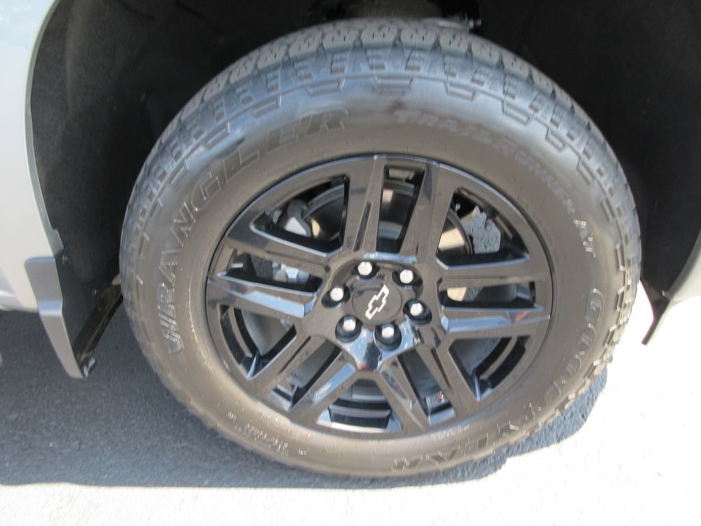 Certified 2026 Chevrolet Silverado 1500 Custom w/ Turbomax Blackout Package AWD/4WD image 9
