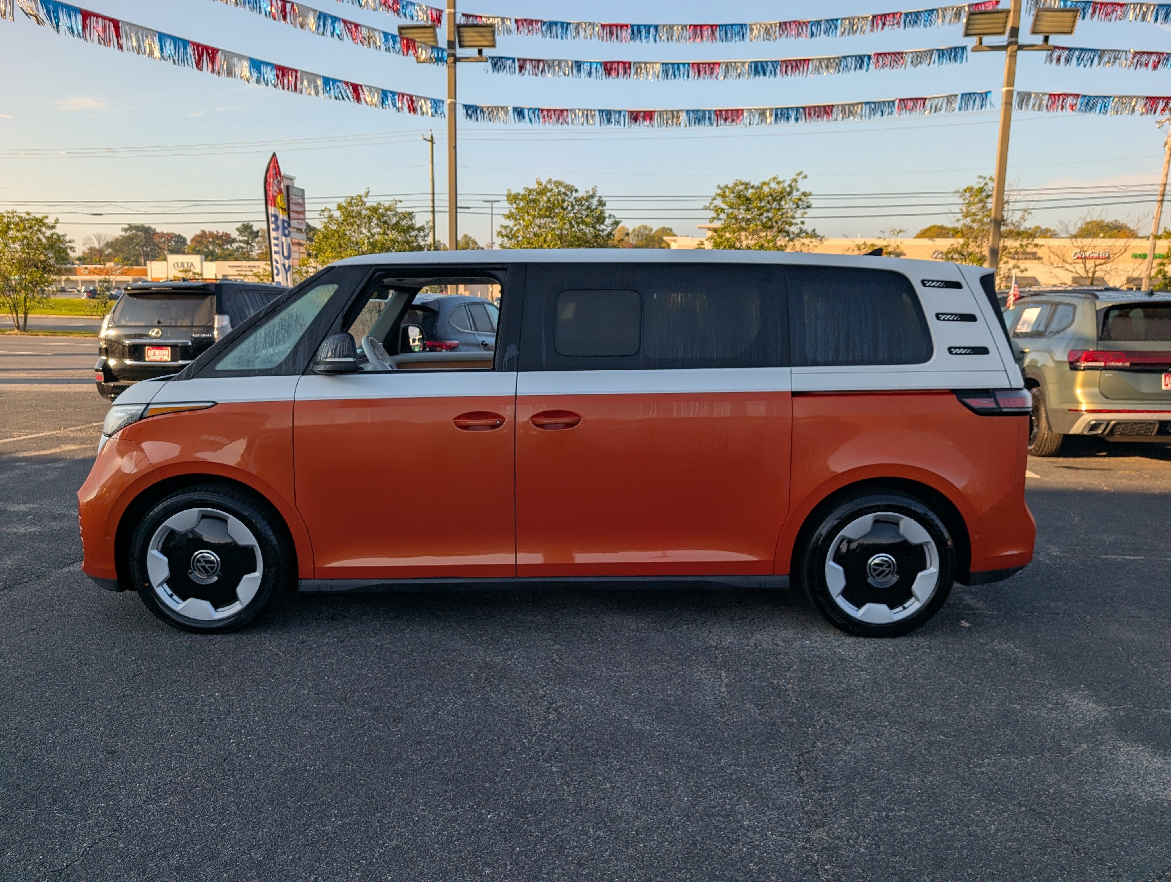 Used 2025 Volkswagen ID. Buzz Pro S Plus RWD image 6
