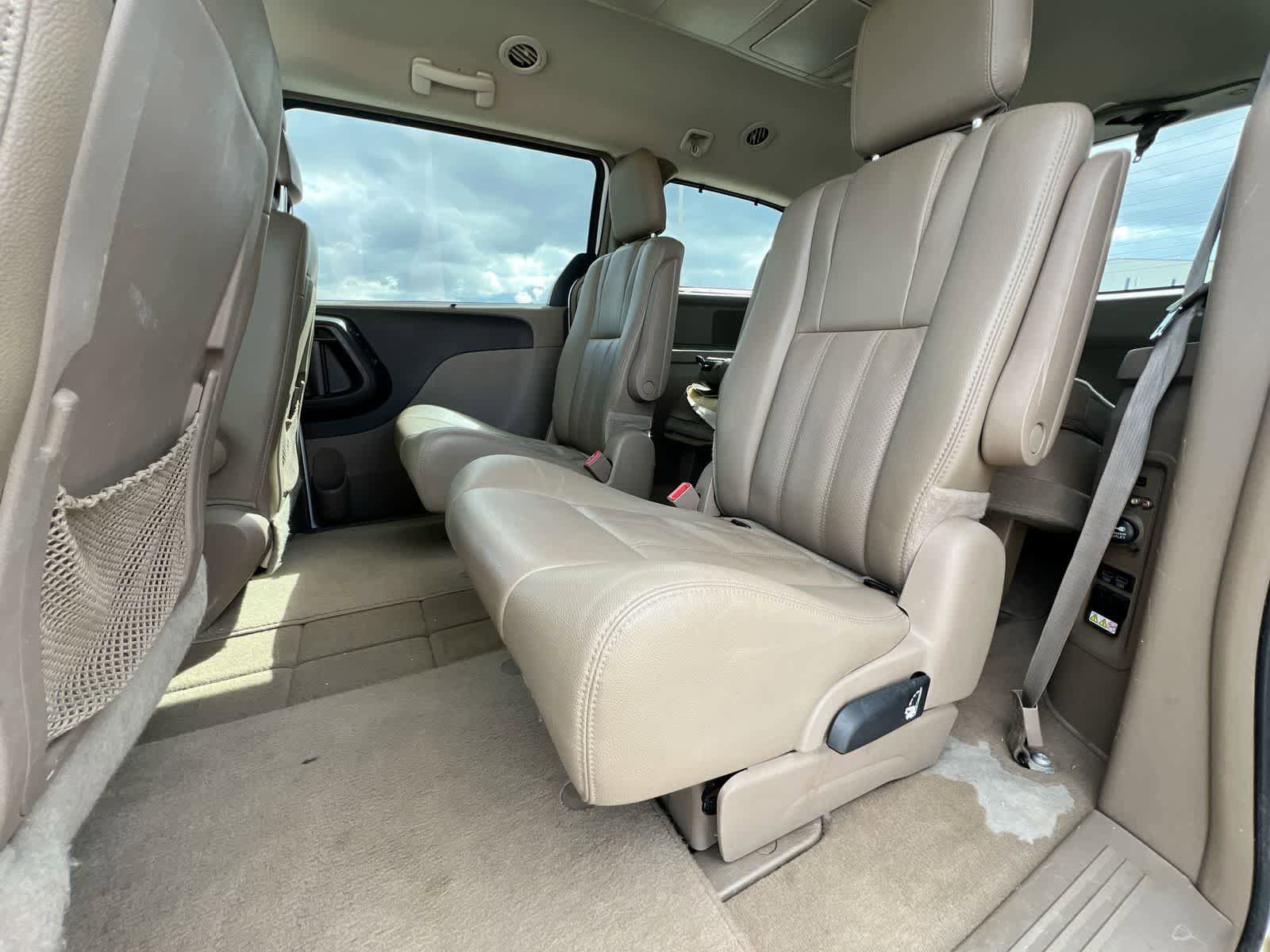 Used 2015 Chrysler Town & Country Touring-L w/ Driver Convenience Group FWD image 19