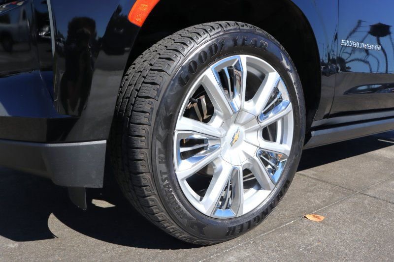 Used 2021 Chevrolet Suburban High Country w/ Premium Package image 8