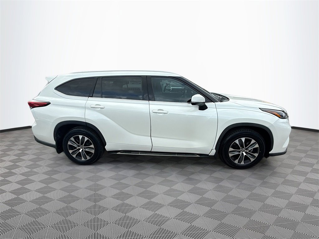 Used 2021 Toyota Highlander XLE image 5