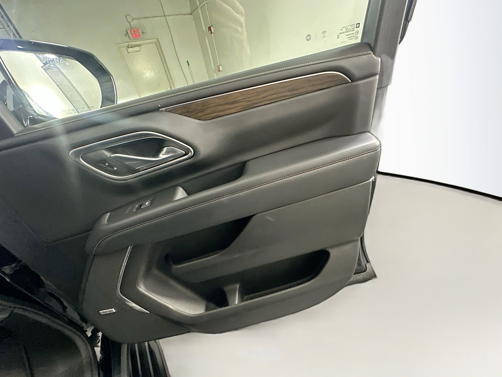 Used 2024 Chevrolet Suburban Premier image 34