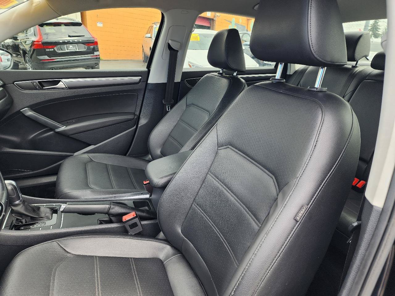 Used 2017 Volkswagen Passat 1.8T R-Line w/ R-Line Lighting Package FWD image 15