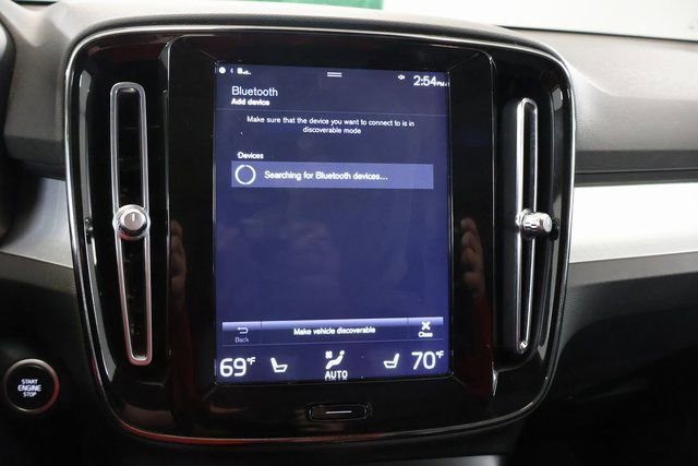 Used 2020 Volvo XC40 T5 Momentum w/ Protection Package image 24