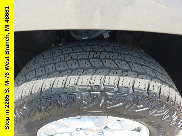 Used 2023 Chevrolet Silverado 1500 LT AWD/4WD image 7