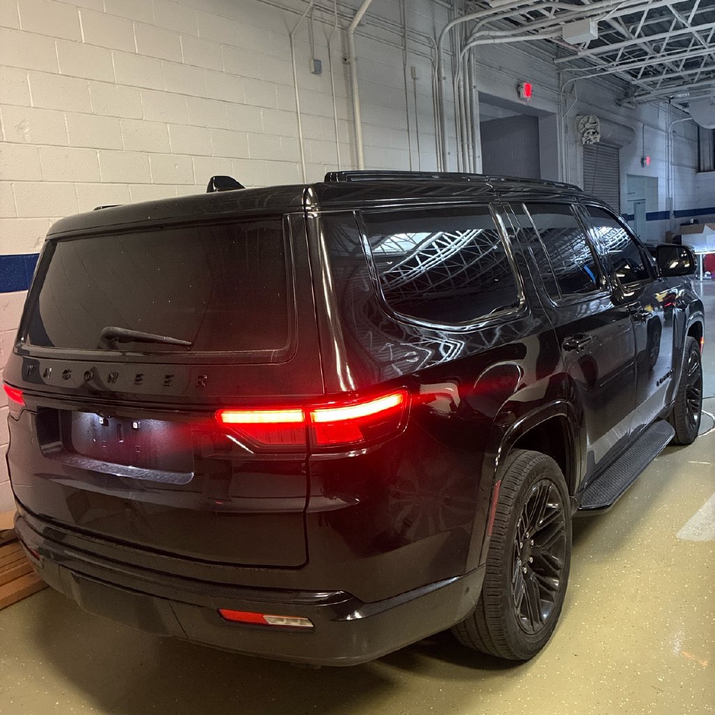 Used 2024 Jeep Wagoneer Series II w/ Convenience Group I AWD/4WD image 11