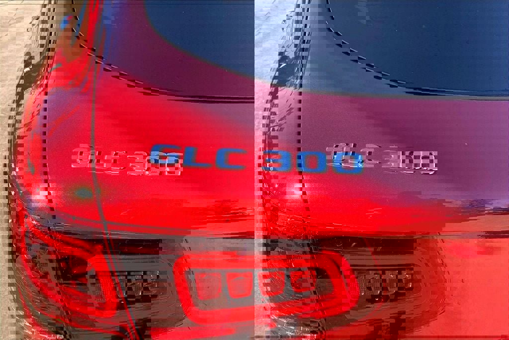 Used 2021 Mercedes-Benz GLC 300 4MATIC w/ Premium Package image 7