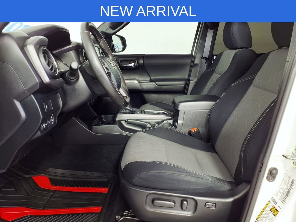 Used 2020 Toyota Tacoma TRD Off-Road w/ Technology Package image 9