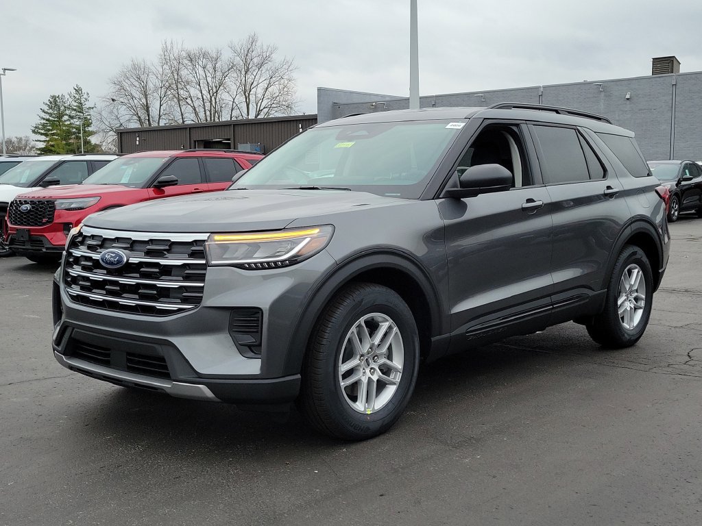 New 2026 Ford Explorer Active RWD image 8