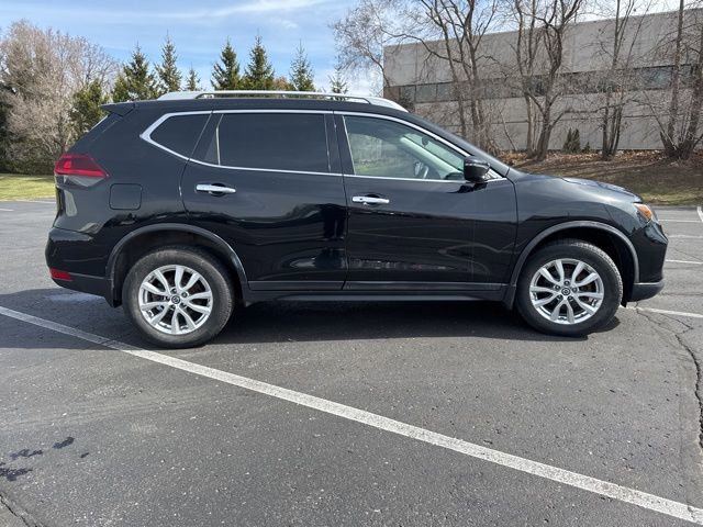 Used 2020 Nissan Rogue SV image 4