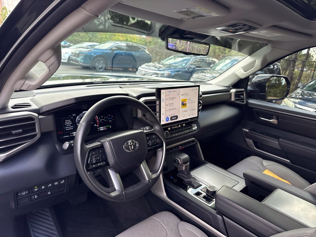 Used 2023 Toyota Sequoia SR5 w/ SR5 Premium Package AWD/4WD image 17