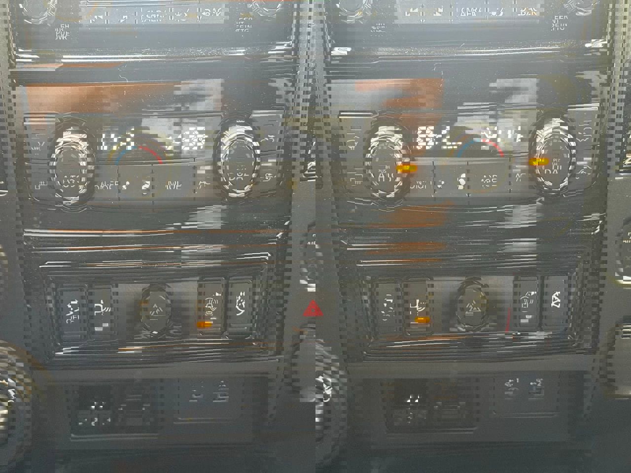 Used 2023 Nissan Titan PRO-4X w/ Pro-4x Convenience Package image 10