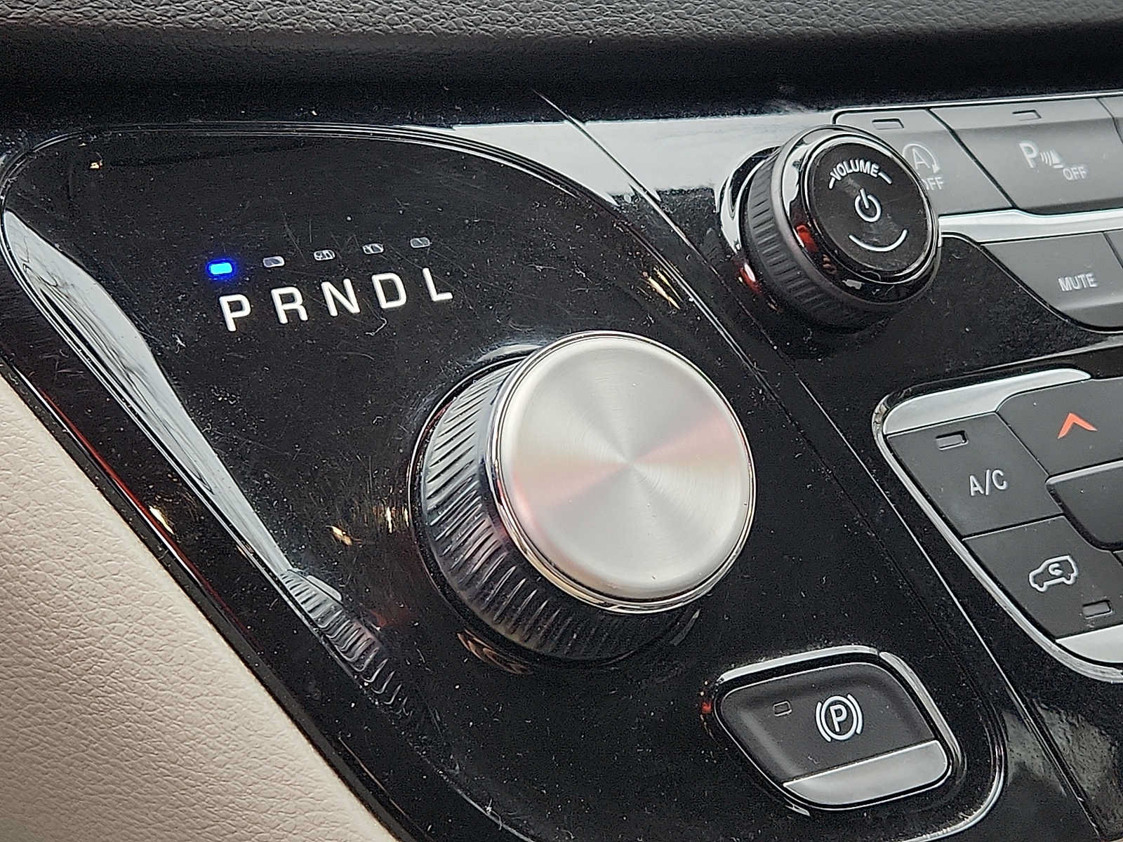 Used 2024 Chrysler Pacifica Touring-L FWD image 14