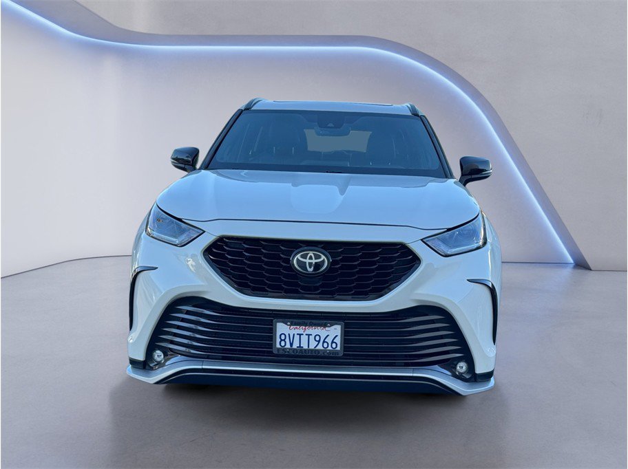 Used 2021 Toyota Highlander XSE image 2