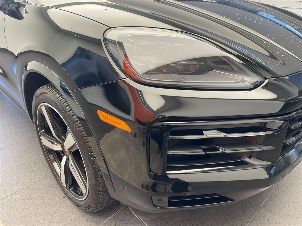 Used 2025 Porsche Cayenne image 30