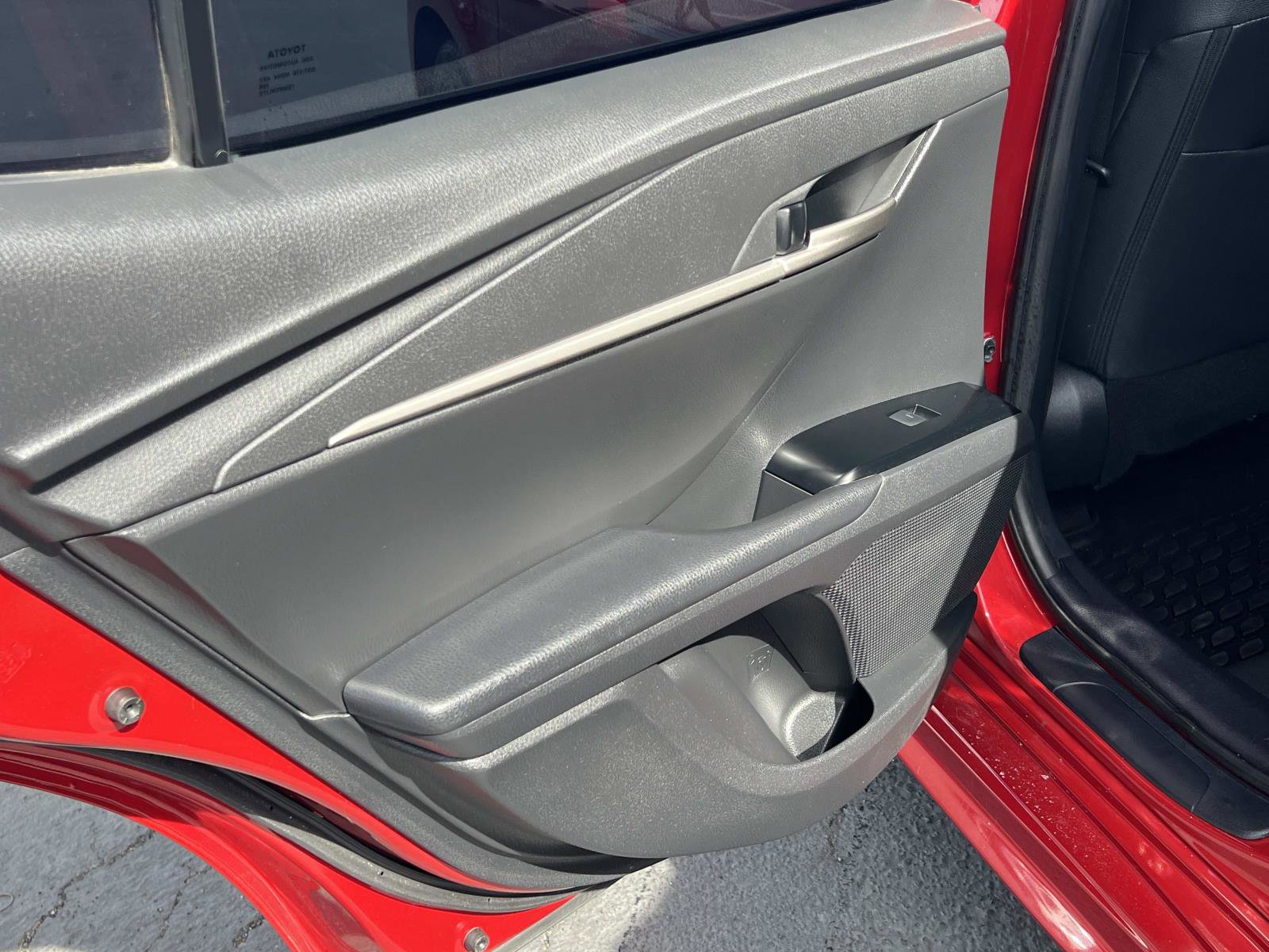 Used 2025 Toyota Camry SE w/ Convenience Package image 20