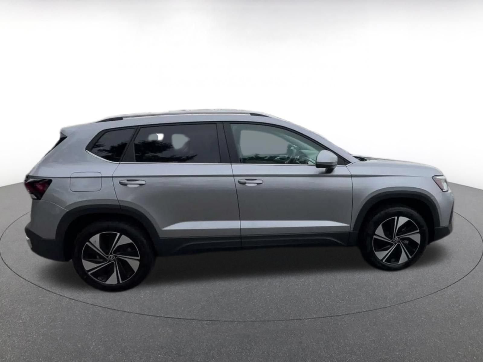 Used 2026 Volkswagen Taos SE AWD/4WD image 13