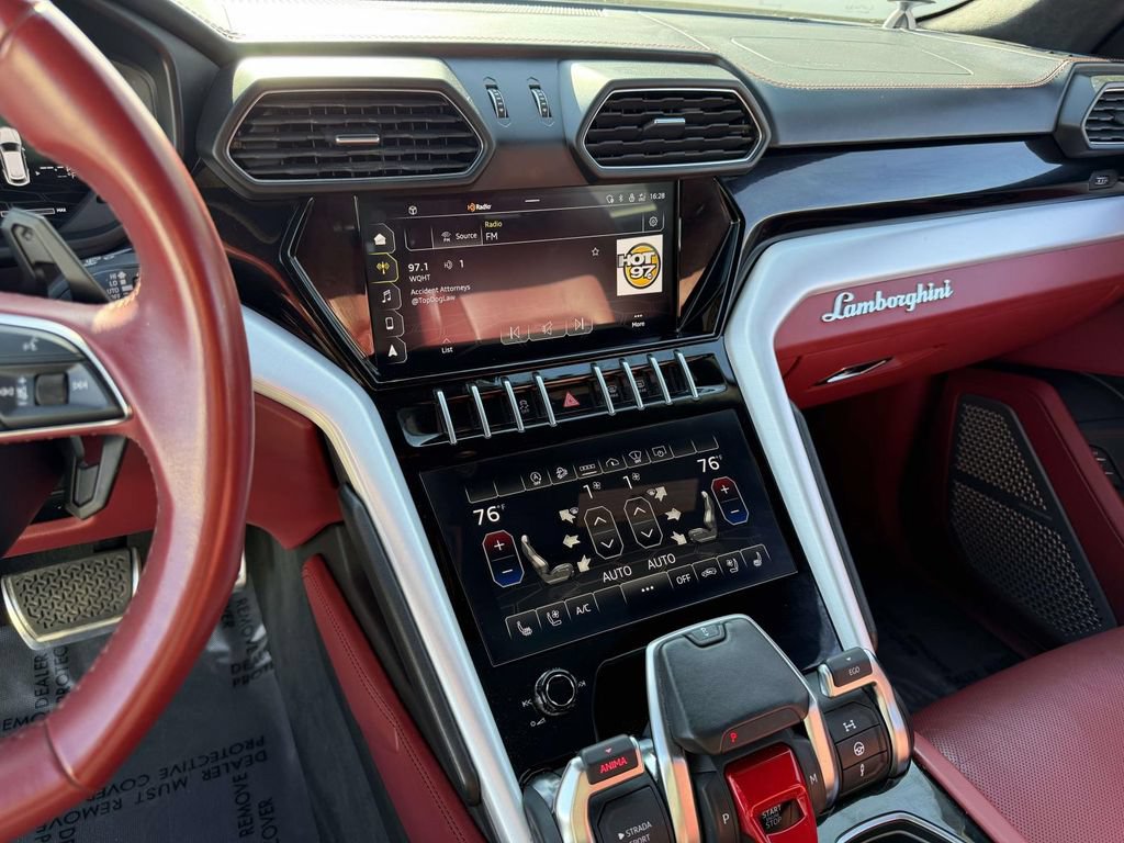 Used 2022 Lamborghini Urus AWD/4WD image 28