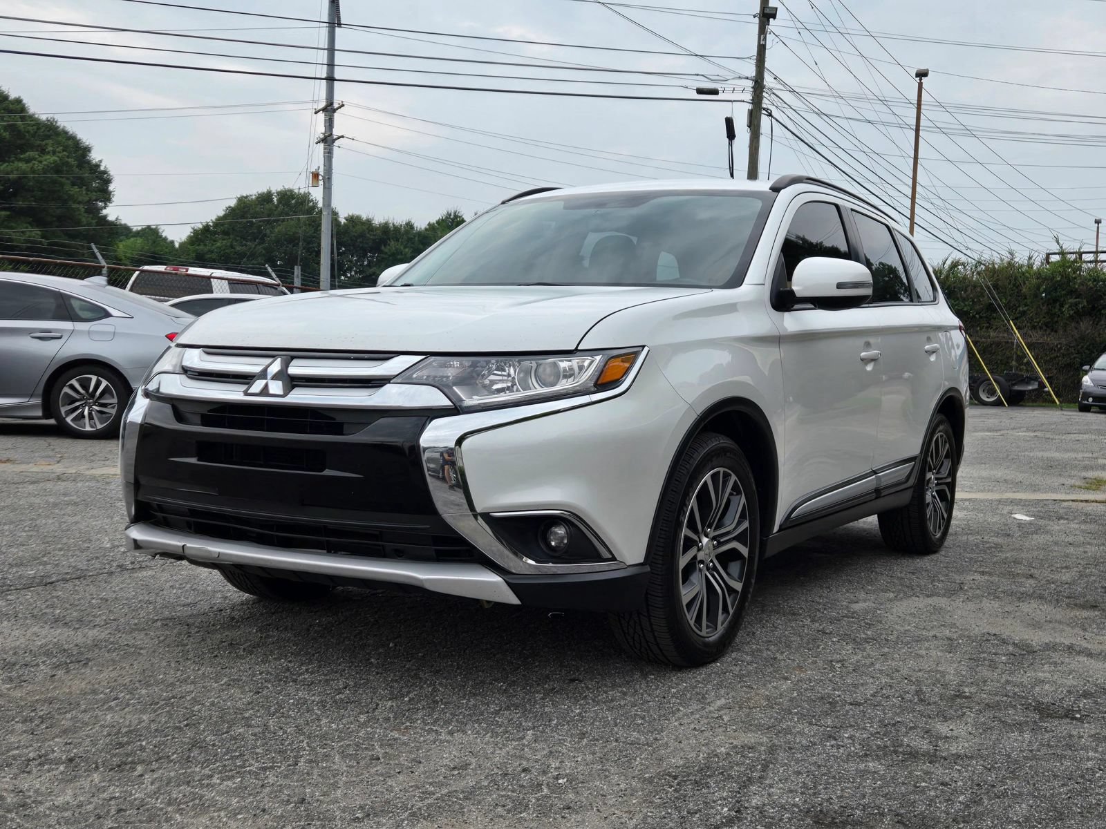 Used 2016 Mitsubishi Outlander SE FWD image 2