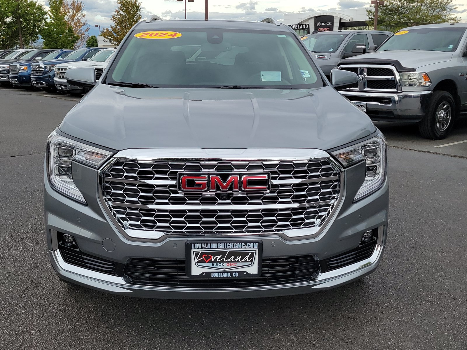 Used 2024 GMC Terrain Denali w/ Denali Premium Package AWD/4WD image 8