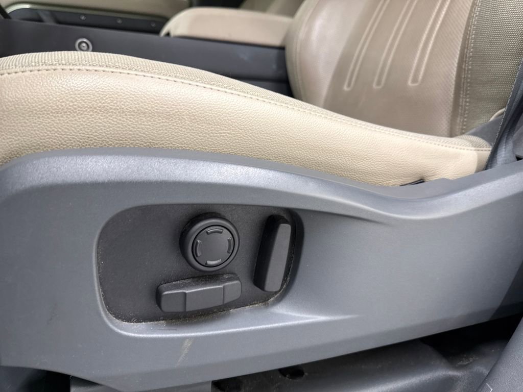 Used 2020 Land Rover Defender 110 SE image 15