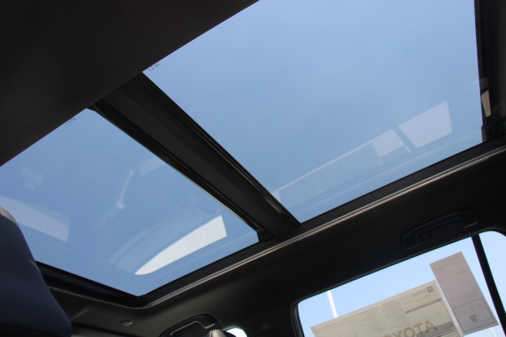 New 2026 Toyota RAV4 XSE w/ Panoramic Sun Roof Package AWD/4WD image 17