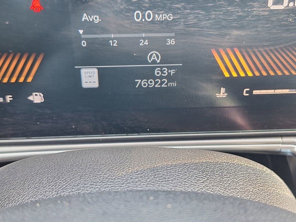 Used 2025 Kia Sorento S image 19