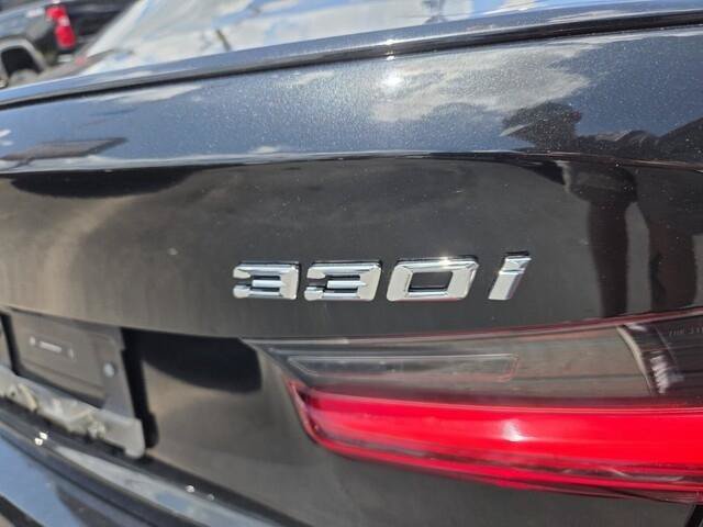 Used 2023 BMW 330i Sedan w/ M Sport Package RWD image 12