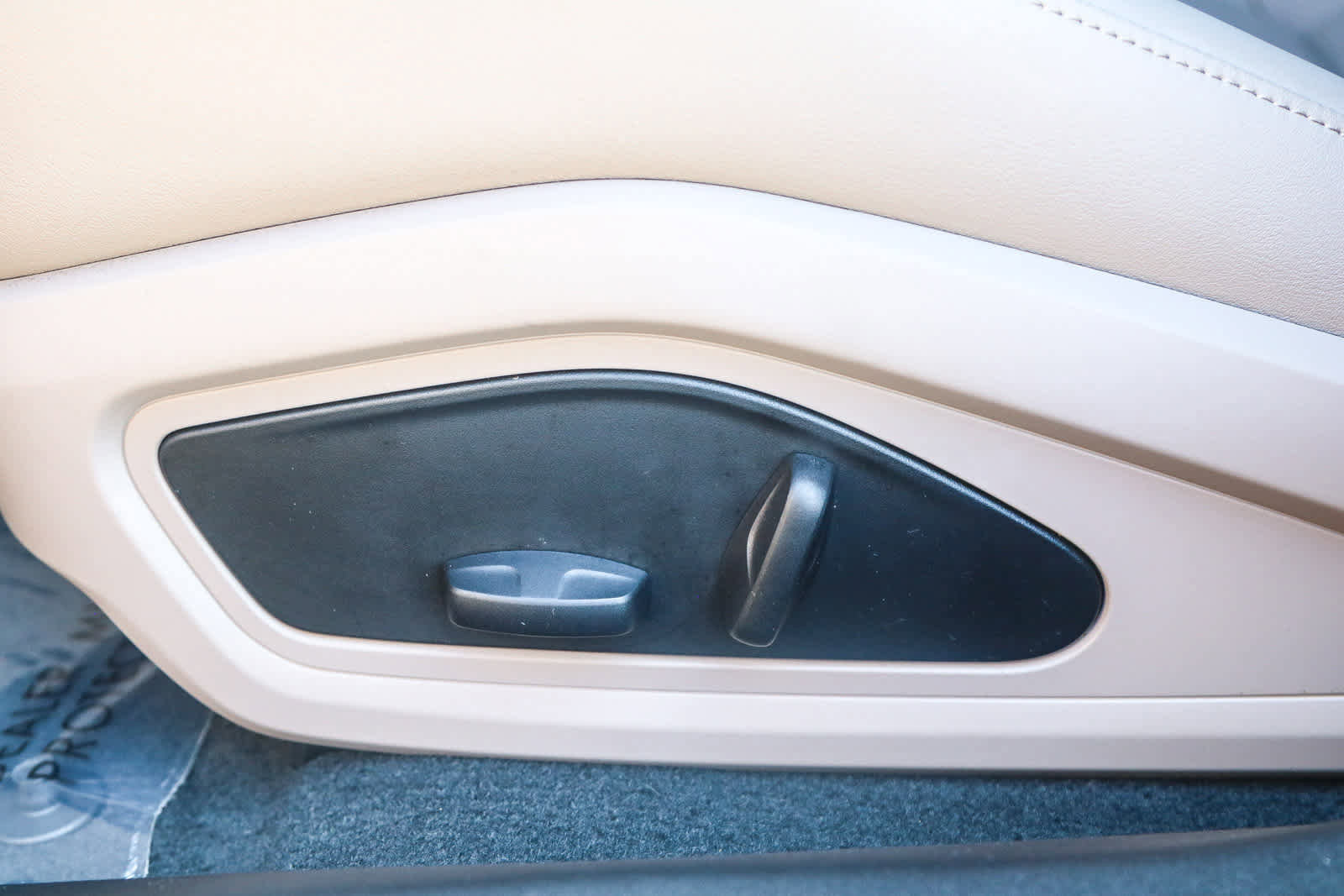 Used 2025 Porsche Taycan 4S image 26