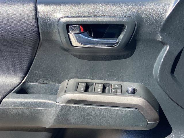 Used 2016 Toyota Tacoma TRD Off-Road AWD/4WD image 19