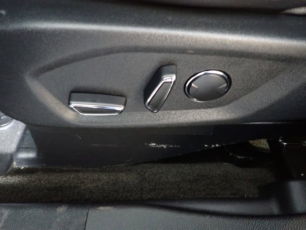 Used 2017 Ford Explorer XLT w/ Equipment Group 202A image 28